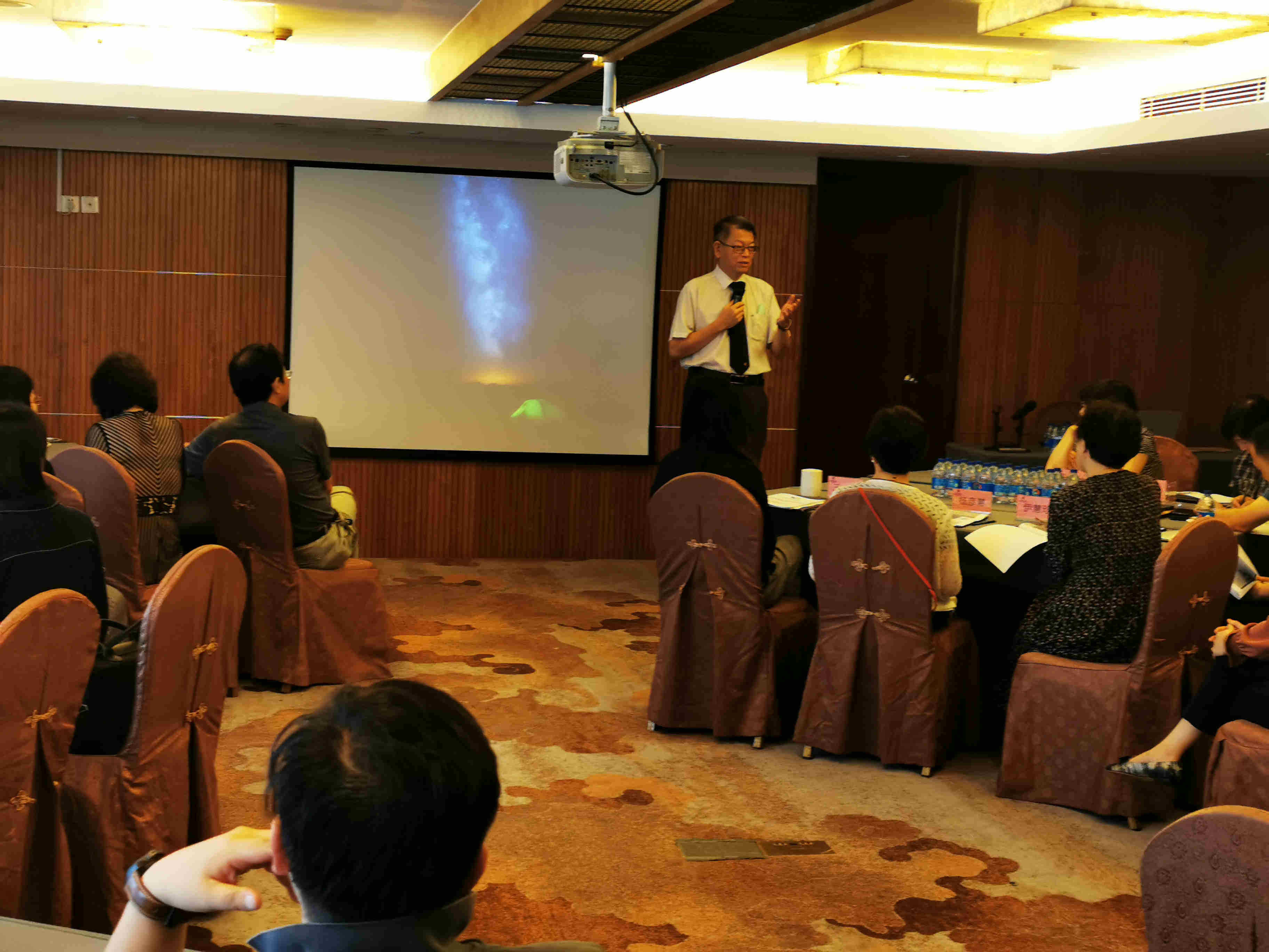 【授課動(dòng)態(tài)】清華大學(xué)醫(yī)院管理研究院錢慶文教授為北京某醫(yī)院講授《做好科室領(lǐng)導(dǎo)，提高管理技能》課程